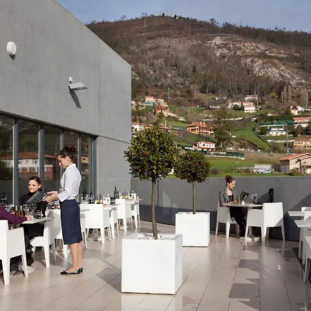 ホテル Ibis オビエド