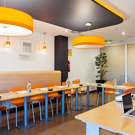 Ibis Hotel 2*